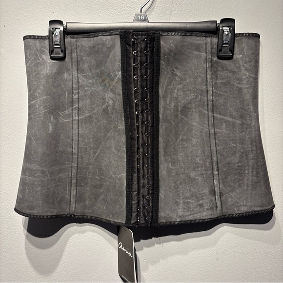 Amia Cincher Shape wear Black Latex Hook &‎ Eye Corset Waist trainer SzXL NWT - Picture 1 of 7